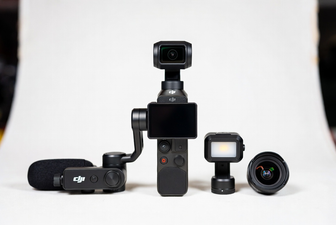 گیمبال DJI Osmo Pocket 4 Creator Combo با سنسور ۱ اینچ و پکیج کامل ولاگینگ اسمو پاکت ۴ کمبو دی‌جی‌آی | DJI Osmo Pocket 4 Creator...