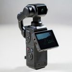 اسمو پاکت ۴ کمبو DJI Osmo Pocket 4 Creator Combo – نمای اصلی با صفحه نمایش روشن