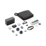 محتویات کامل پک میکروفون بی‌سیم DJI Mic Mini 2 شامل کیس شارژ، فرستنده، گیرنده، بادگیر و لوازم جانبی